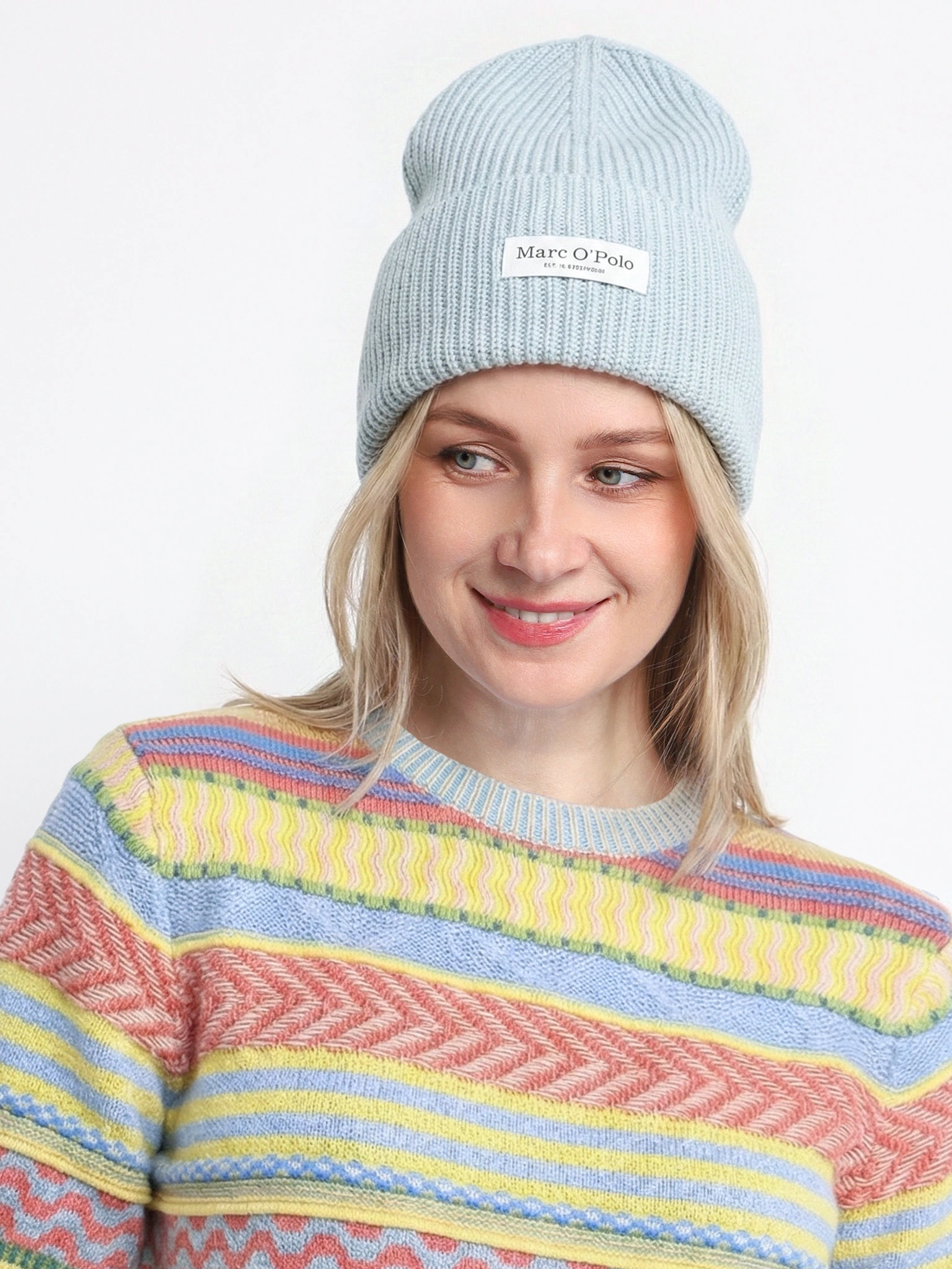 Шапка-бини светло-голубого цвета с отворотом из хлопка